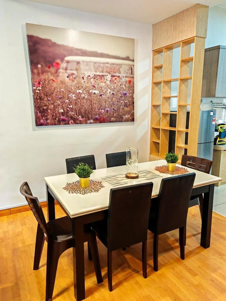 W25 Atgoldenhills Nightmarket Wifi 4R Бринчанг Экстерьер фото